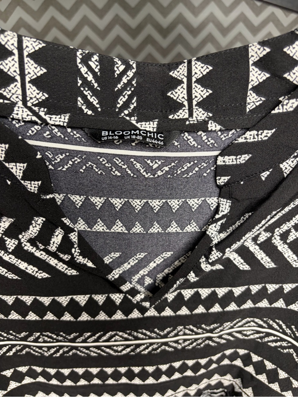 BloomChic Sleeveless Black & White Patterned V-Neck Dress - Picture 6 of 8